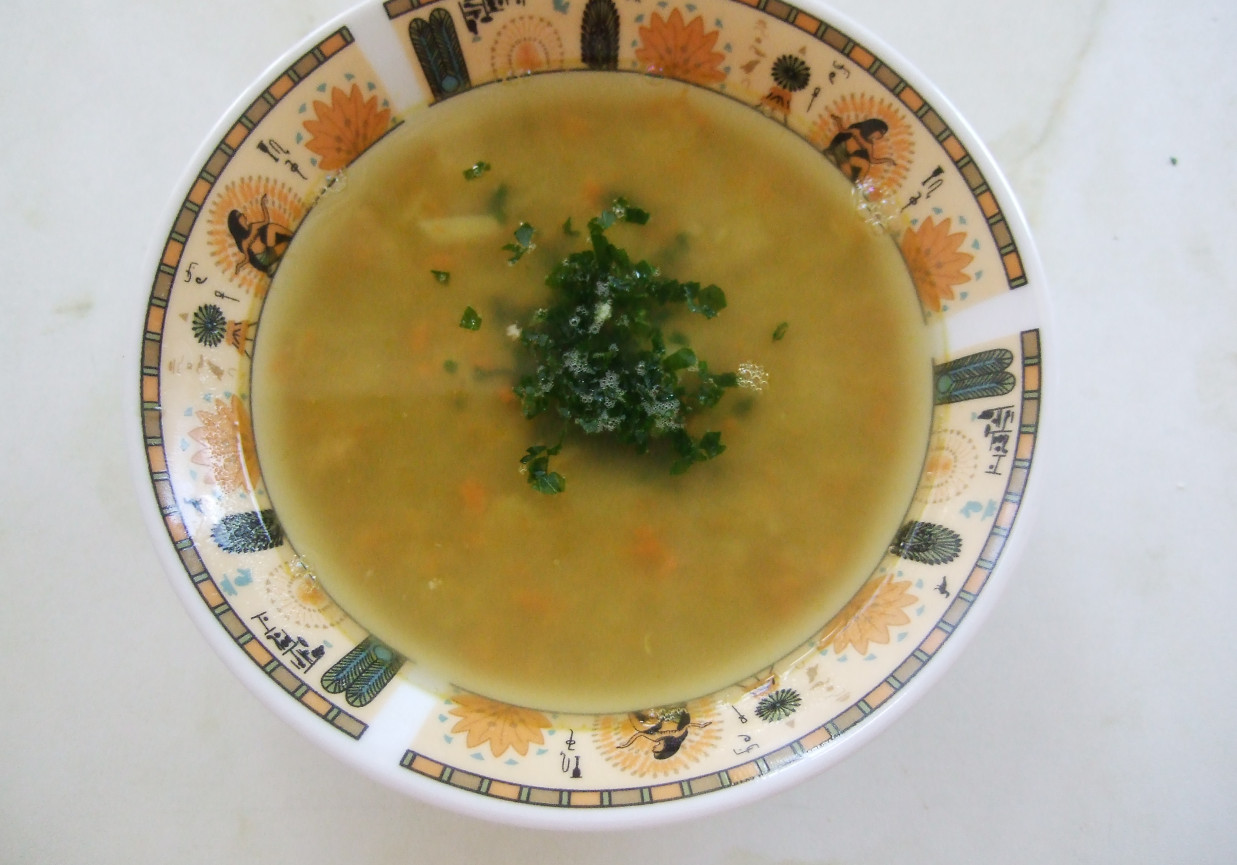 Zupa z zielonego groszku z ziemniakami foto