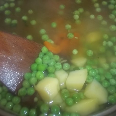 Krok 9 - Zupa z zielonego groszku foto