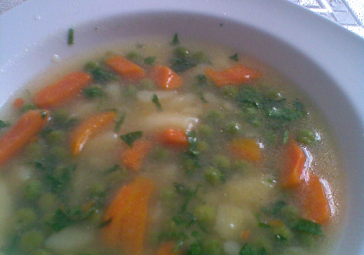 Zupa z zielonego groszku. foto