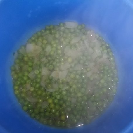 Krok 4 - Zupa z zielonego groszku foto