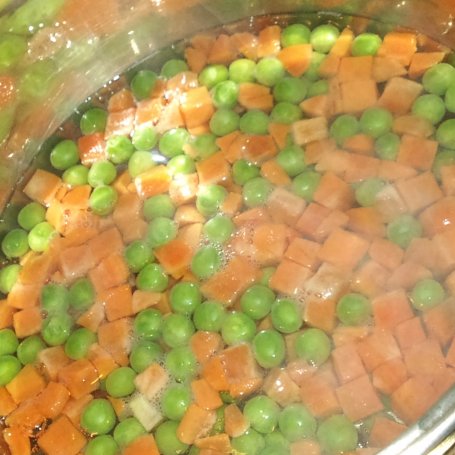 Krok 1 - Zupa z zielonej dyni z groszkiem i marchewką foto