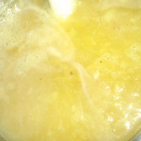 Krok 2 - Zupa z zielonej dyni z groszkiem i marchewką foto