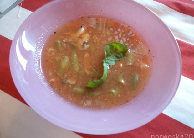 Fotografia przedstawiająca Zupa z zielonej fasolki z dodatkiem kaszy gryczanej:)