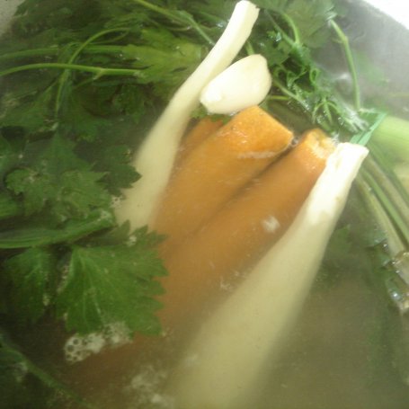 Krok 1 - Zupa z zielonej i żółtej fasolki szparagowej na domowym bulionie foto