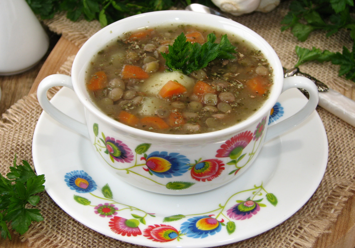 Zupa z zielonej soczewicy foto