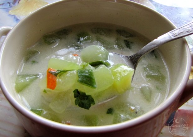 Fotografia przedstawiająca Zupa z zielonych ogórków