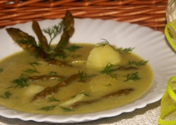 Fotografia przedstawiająca Zupa z zielonych szparagów z ziemniakami
