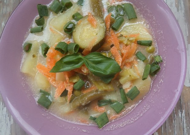 Fotografia przedstawiająca Zupa z zielonych warzyw :)