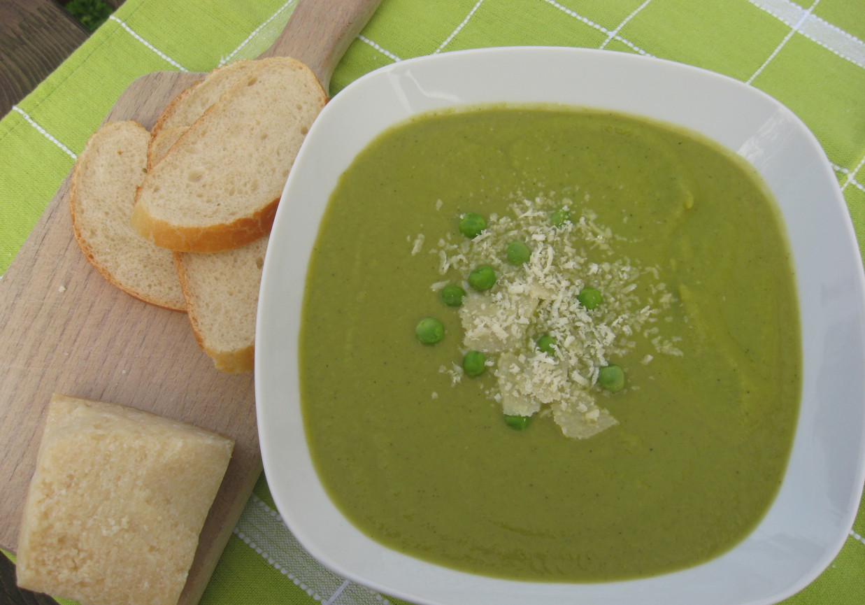 Zupa z zielonych warzyw foto