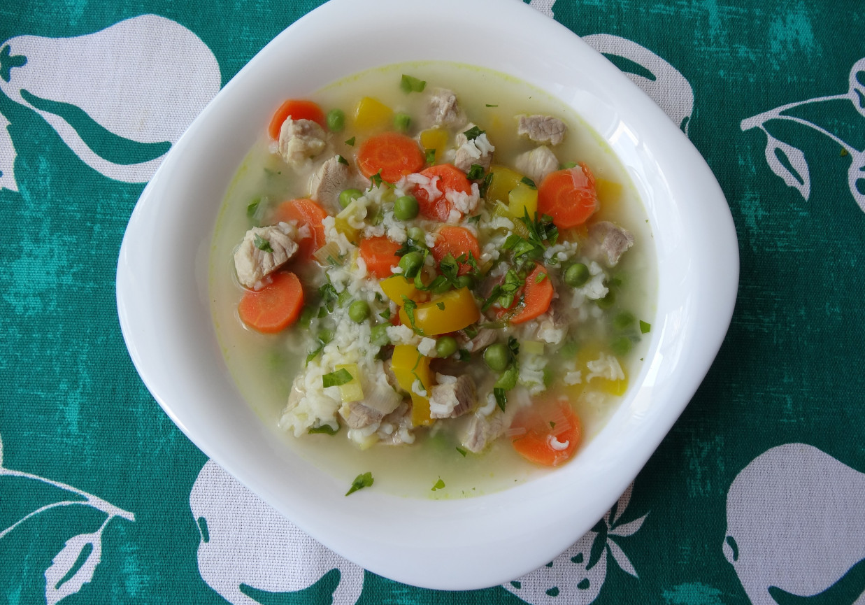 Zupa z zielonym groszkiem i ryżem foto