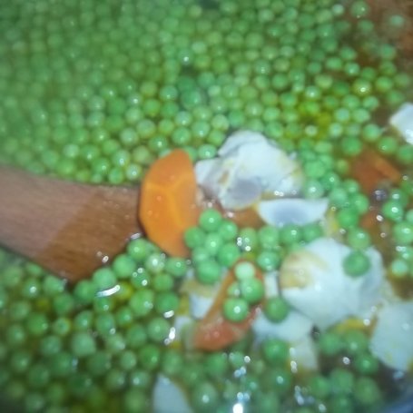 Krok 9 - Zupa z zielonym groszkiem na gęsim smalcu foto
