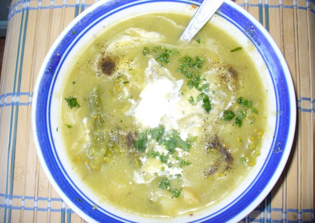 Fotografia przedstawiająca Zupa z zielonym  groszkiem