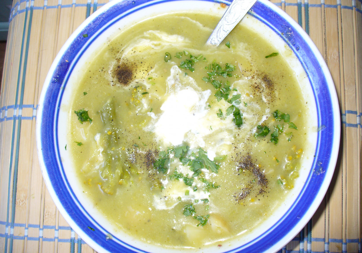 Zupa z zielonym  groszkiem foto