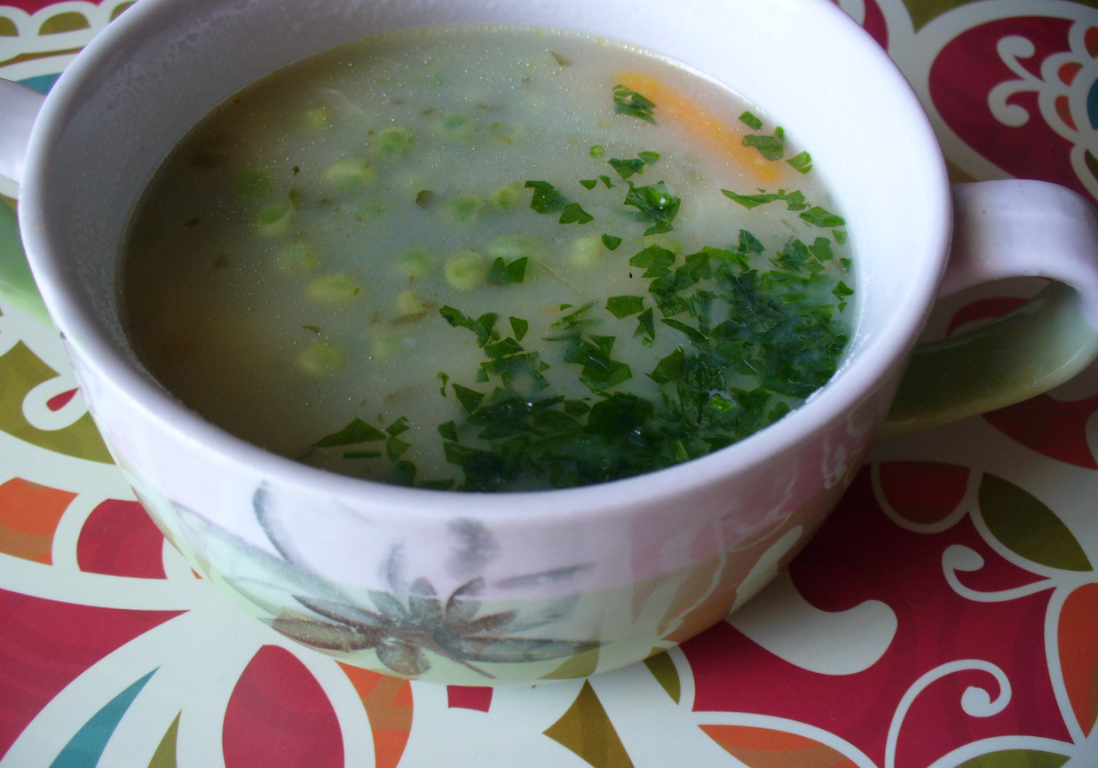 Zupa z zielonym groszkiem foto