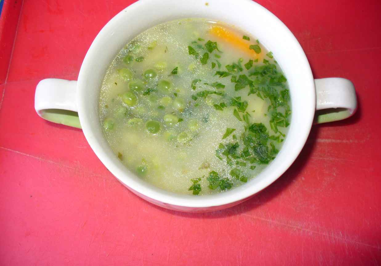 Zupa z zielonym groszkiem foto