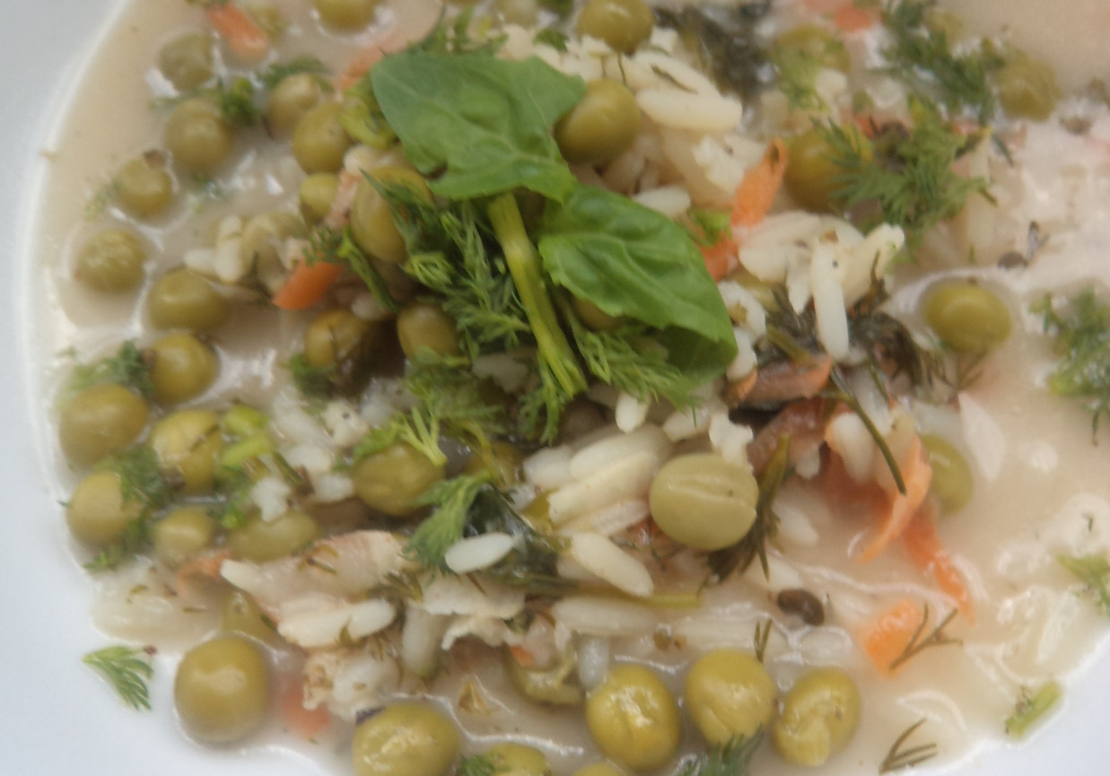 Zupa z zielonymi warzywami: groszkiem, szpinakiem i koperkiem :) foto