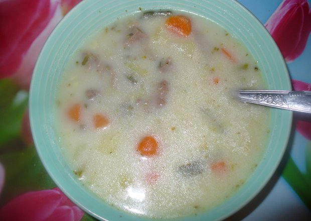 Fotografia przedstawiająca Zupa  z ziemniakami i  gotowaną cielęciną