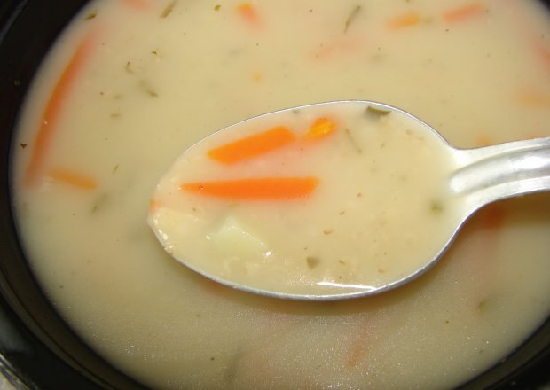 Fotografia przedstawiająca Zupa z ziemniakami i kaszą