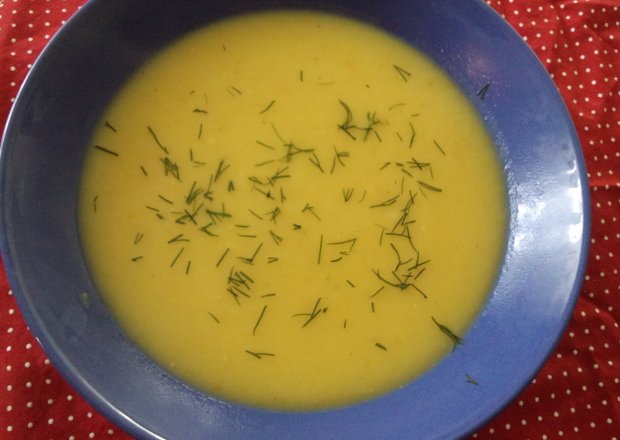 Fotografia przedstawiająca Zupa z żółtej cukinii z marchewką