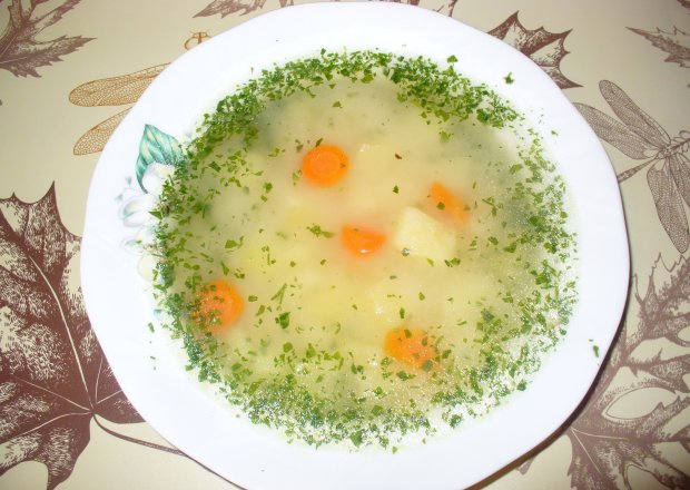 Fotografia przedstawiająca Zupa  zasmażkowa z ziemniakami