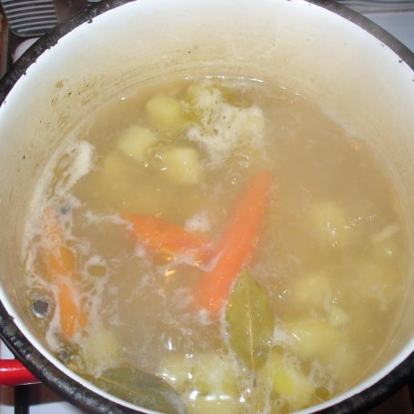 Krok 5 - Zupa  zasmażkowa z ziemniakami foto