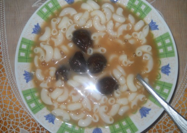 Fotografia przedstawiająca zupa ze śliwkami