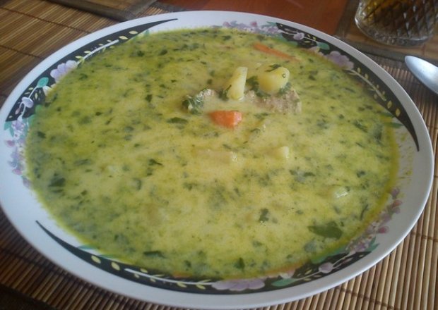 Fotografia przedstawiająca Zupa ze smażonym szpinakiem