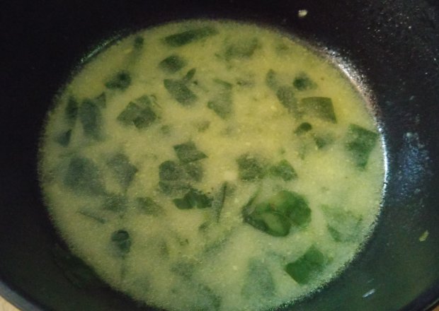 Fotografia przedstawiająca Zupa ze świeżego szpinaku