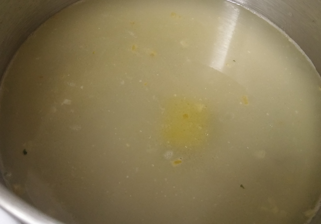 Zupa ze świeżego szpinaku foto