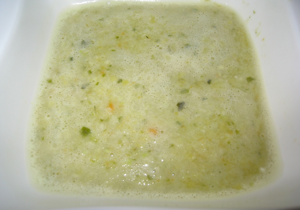 Zupa ze świeżych ogórków foto