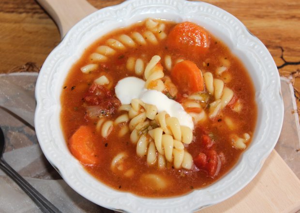 Fotografia przedstawiająca Zupa ze świeżych pomidorów