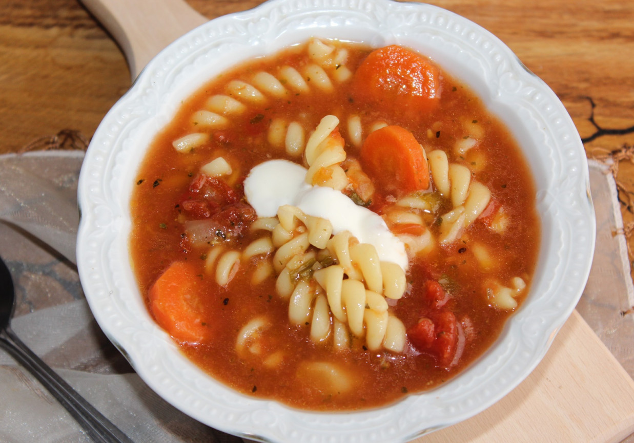 Zupa ze świeżych pomidorów  foto