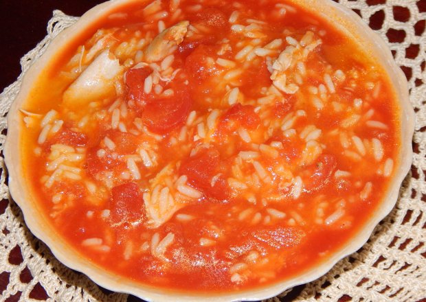 Fotografia przedstawiająca Zupa ze świeżych pomidorów z serkiem topionym