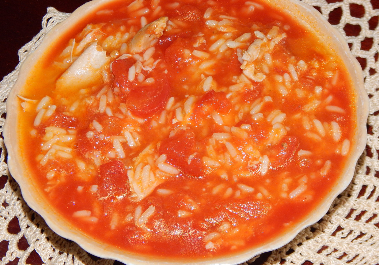 Zupa ze świeżych pomidorów z serkiem topionym foto