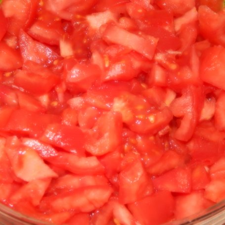 Krok 4 - Zupa ze świeżych pomidorów z serkiem topionym foto