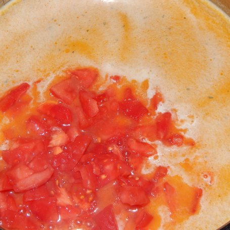 Krok 5 - Zupa ze świeżych pomidorów z serkiem topionym foto