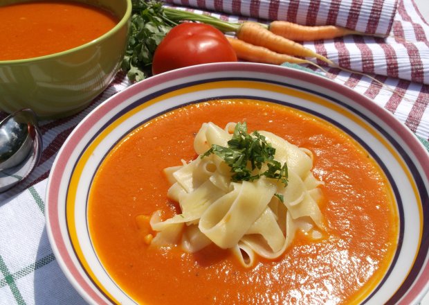 Fotografia przedstawiająca Zupa ze świeżych pomidorów.