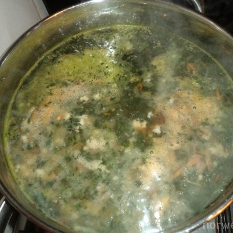 Krok 7 - Zupa ze szpinakiem i ryżem - z nutą wędzonej papryki :) foto