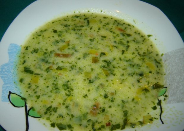 Fotografia przedstawiająca Zupa zielona z miętą