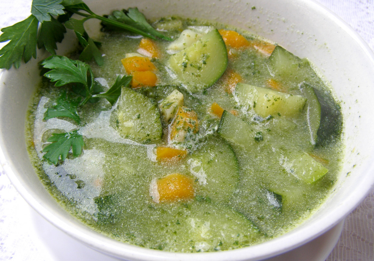 zupa "zielono mi":szpinak,cukinia, warzywa, czosnek, masło.. foto