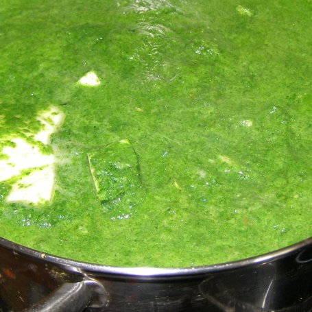 Krok 4 - zupa "zielono mi":szpinak,cukinia, warzywa, czosnek, masło.. foto