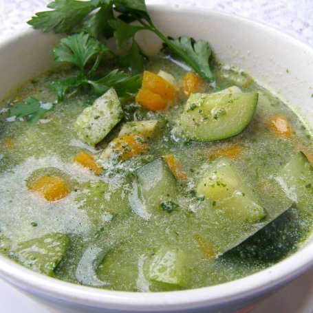Krok 5 - zupa "zielono mi":szpinak,cukinia, warzywa, czosnek, masło.. foto