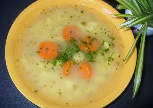 Fotografia przedstawiająca Zupa ziemniacza  z zasmażką