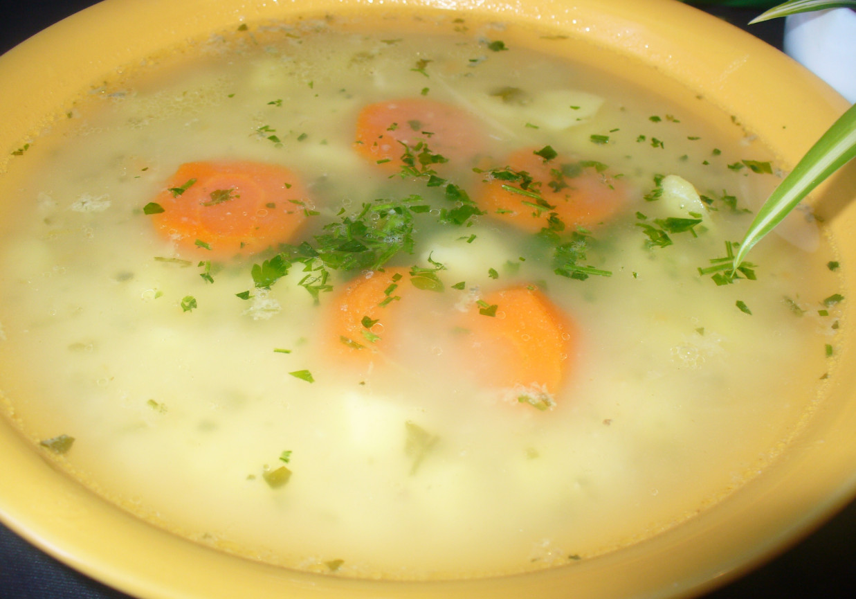 Zupa ziemniacza  z zasmażką  foto