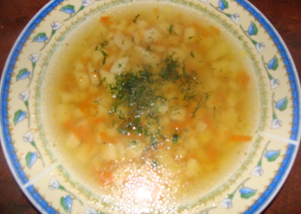 Fotografia przedstawiająca zupa ziemniaczana na rosole