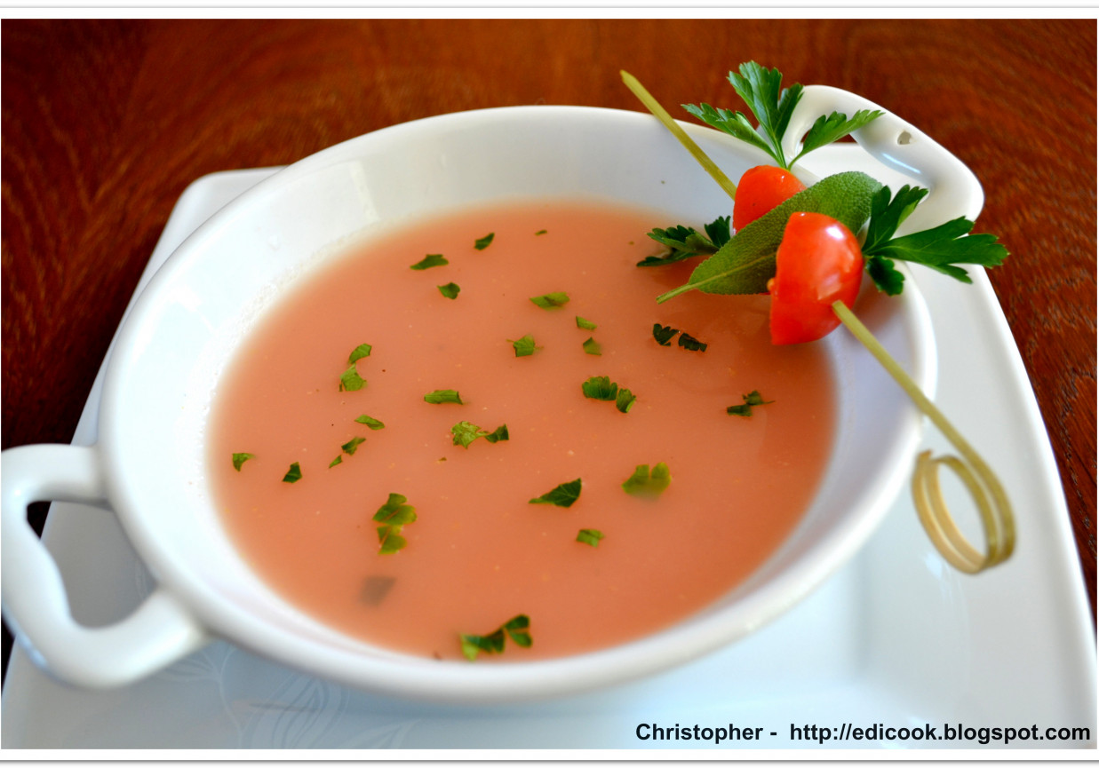 Zupa ziemniaczana przecierana z pomidorami foto