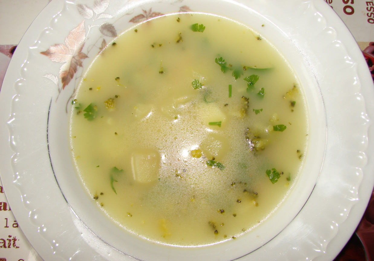 Zupa ziemniaczana z brokułem foto