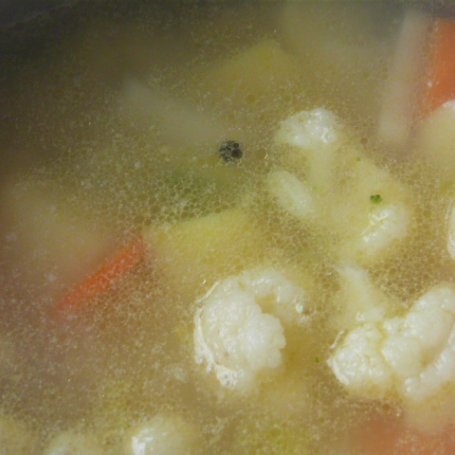 Krok 2 - Zupa ziemniaczana z kalafiorem foto