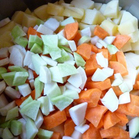 Krok 3 - Zupa ziemniaczana z kalarepą i pieczarkami foto