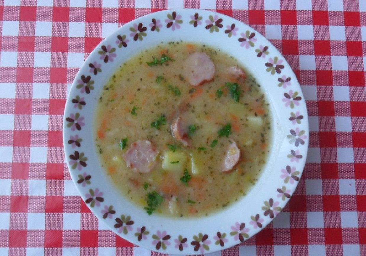 Zupa ziemniaczana z kielbasą i chrzanem foto